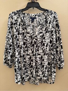Preloved Gap Black & White Abstract Print V-Neck Women's Top Size M